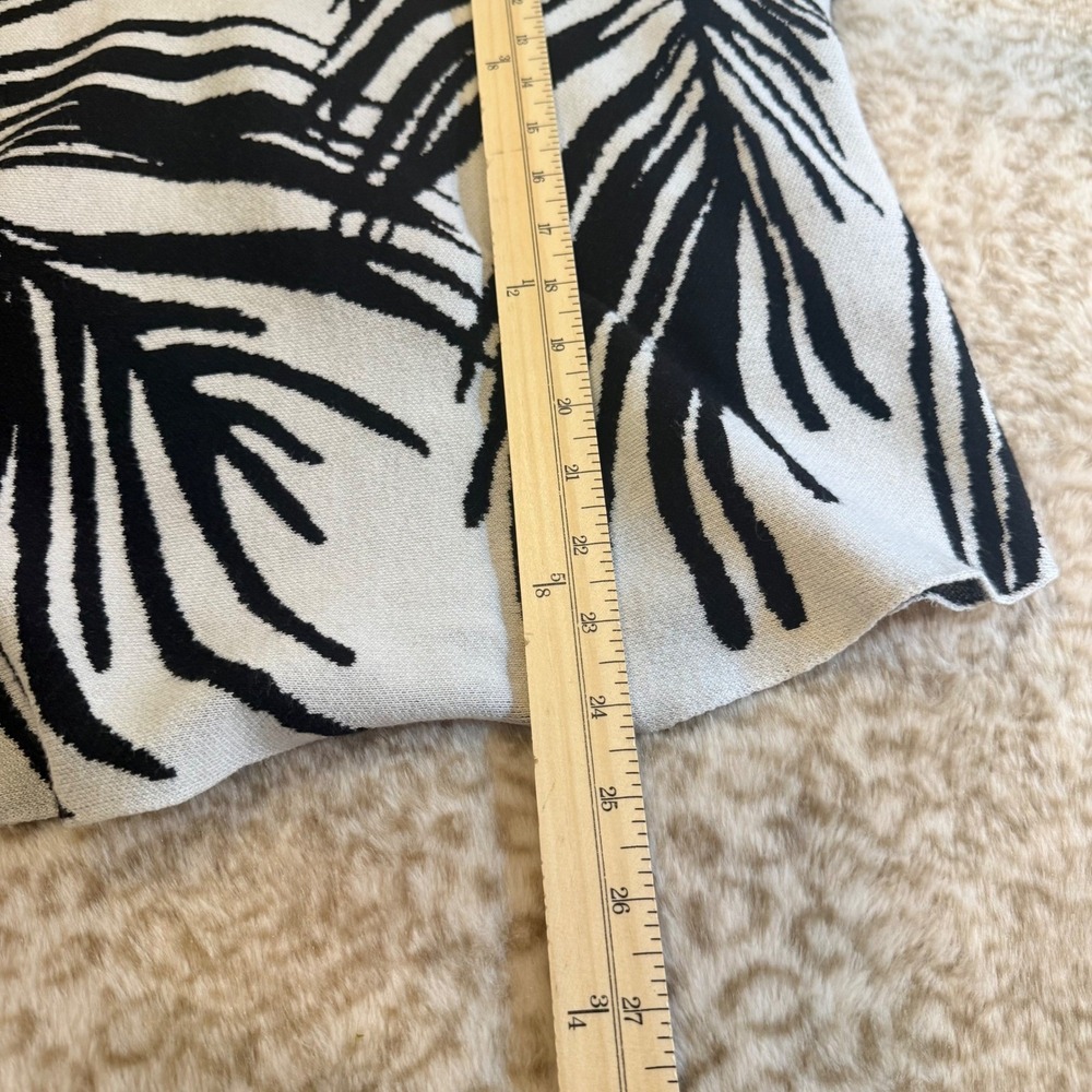 Max Studio Palm Leaf Graphic Knit Sweater Womens Large Black White Streetwear - Picture 6 of 7